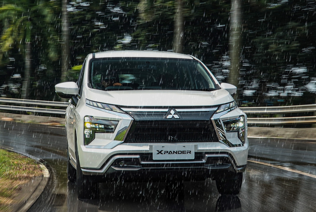 Tingkatkan Keamanan Berkendara, Ini Dia Fitur Canggih Mitsubishi New Xpander 2025 Lewati Hujan!  